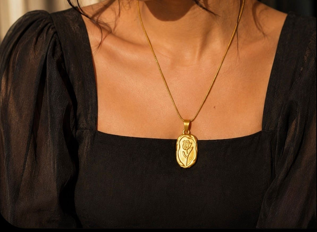 Floral pendant